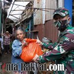 Peduli Kondisi Warga Ditengah PSBB, Korem 032/Wbr Bagikan Sembako