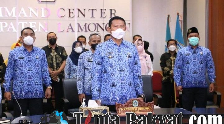 Penganugerahan Swasti Saba Kabupaten/Kota Tahun 2021 dan Penghargaan Penerapan Prokes Bagi Tempat Pengelolaan Pangan yang diselenggarakan Kemenkes RI secara daring di Ruang Command Center Pemkab Lamongan