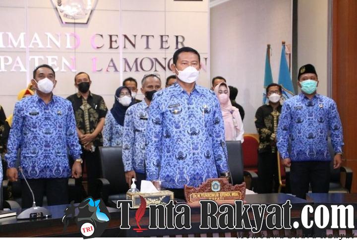Penganugerahan Swasti Saba Kabupaten/Kota Tahun 2021 dan Penghargaan Penerapan Prokes Bagi Tempat Pengelolaan Pangan yang diselenggarakan Kemenkes RI secara daring di Ruang Command Center Pemkab Lamongan