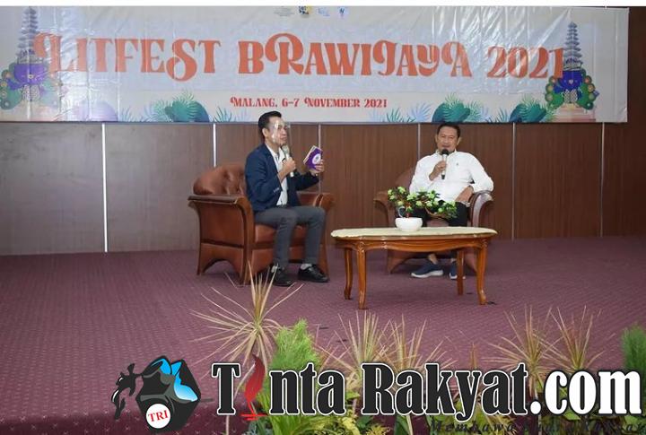 Pak Yes menjadi narasumber di acara talk show yang berfokus pada literasi budaya