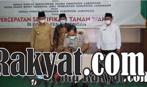 Penandatanganan MoU Percepatan Sertifikasi Tanah Wakaf oleh Kementrian Agama Lamongan dan Badan Wakaf Indonesia (BWI) dengan Badan Pertanahan Nasional (BPN) Lamongan di Kantor Kemenag Lamongan