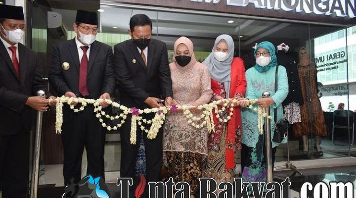 Bupati Lamongan, Yuhronur Efendi melaunching Gerai Milik Dharma Wanita Persatuan Kabupaten Lamongan