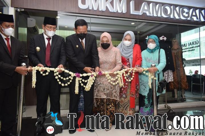 Bupati Lamongan, Yuhronur Efendi melaunching Gerai Milik Dharma Wanita Persatuan Kabupaten Lamongan