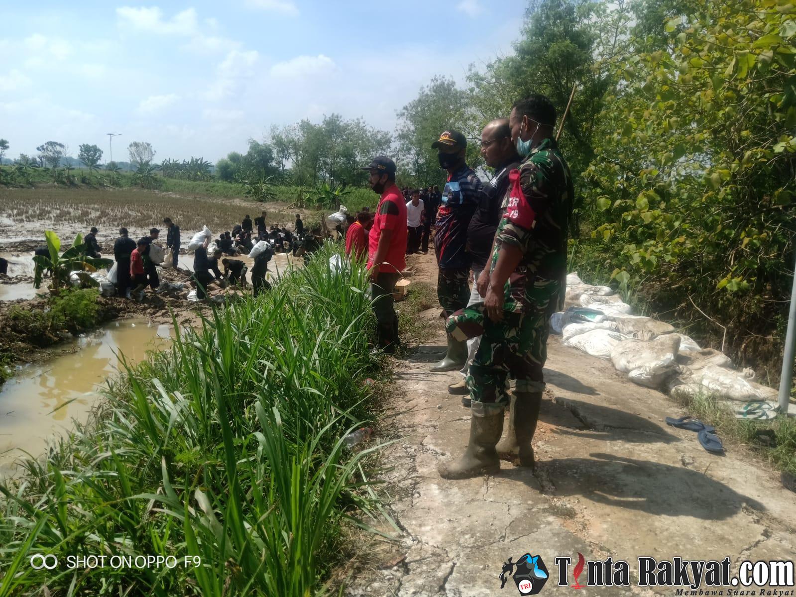 Bakti Sosial Pencegahan Banjir oleh Para Pendekar di Dusun Dorogede Desa gedangan Kecamatan Sukodadi Kabupaten Lamongan.
