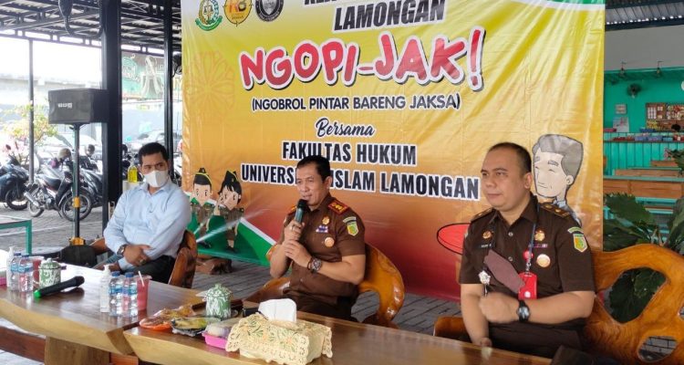 Kejaksaan Negeri (Kejari) Lamongan menggelar acara Ngobrol Pintar Bareng Jaksa