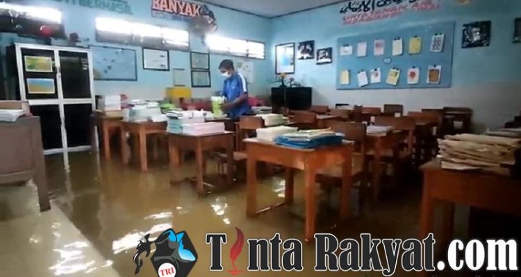Sekolah SDN 2 Jotosanur yang Terkena Dampak Banjir