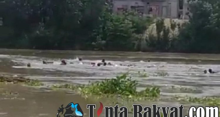 Peristiwa perahu terbalik dibantaran bengawan solo arah lamongan