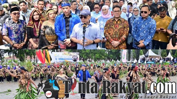CuplikCom Pawai Budaya HUT ke 69 Lampung Selatan Pecahkan Rekor Peserta Hadirkan 6573 Penampil 16112025150247 FunPic 20251116 150114547